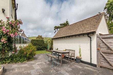 Gable Cottage, Corfe Castle. Sleeps 6 & baby