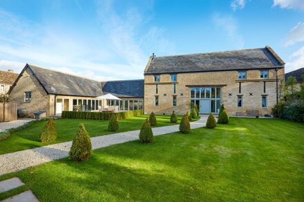 Luxury Grade II listed Cotswold barn conversion ~ sleeps 12