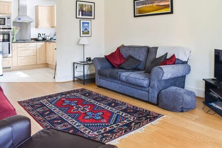 2 bedroom accommodation in Leatherhead, near Surrey