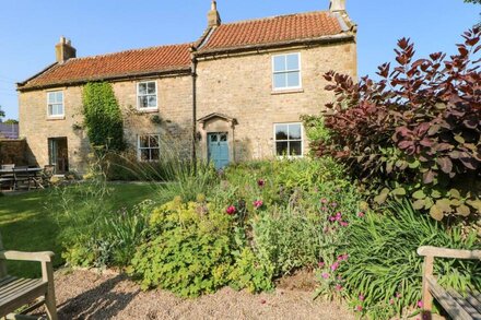 MILL FARM HOUSE, family friendly, with open fire in Ravensworth