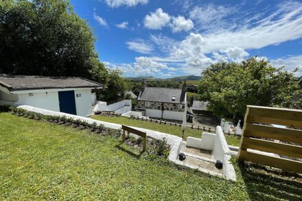 TANRALLT COTTAGE, family friendly, character holiday cottage in Nefyn