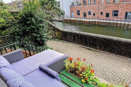 Rare Terrace House With Canal View and Parking