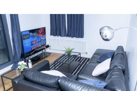 1 bedroom Luxury Apartment Gants-Hill in Illford