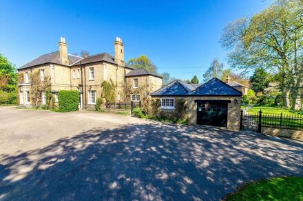 Northolme Hall - Large Country Mansion with Indoor Pool