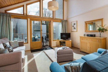 KESWICK BRIDGE HELVELLYN  7, family friendly in Keswick