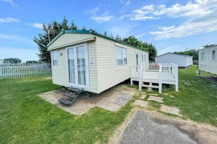 Caravan at Highfield Grange with decking, sleeps 6 ref 26446BA