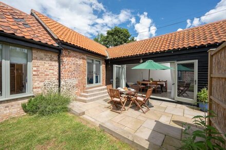 Spacious barn, seals, seaside walks and Broads National Park