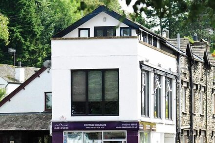 WINDOWS, family friendly, with a garden in Ambleside