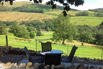 APPLETHWAITE COTTAGE, family friendly, with open fire in Troutbeck