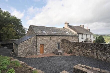 DURHAM BRIDGE BARN, family friendly, with a garden in Crosthwaite