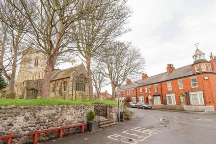 COASTGUARD COTTAGES, pet friendly, with a garden in Easington