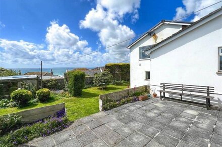 Stylish & Cozy - Stunning panoramic sea views - Comfortably sleeps 10