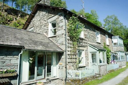 OAKBANK, family friendly, with open fire in Elterwater