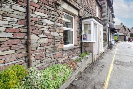 BECKSTEPS COTTAGE, pet friendly, with open fire in Grasmere