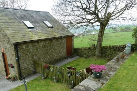 Cosy,cottage style studio apartment with lovely countryside views.Pet friendly.