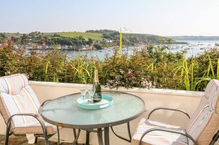 JASMINE COTTAGE, pet friendly, character holiday cottage in Falmouth