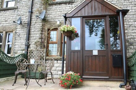 Stylish Cottage inc breakfast, sleeps 6