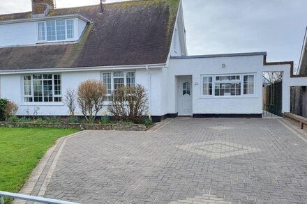 Family and Dog friendly property, close to cliff walks and beautiful sandy beach