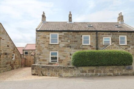 STREET HOUSE FARM COTTAGE, pet friendly, with open fire in Staithes