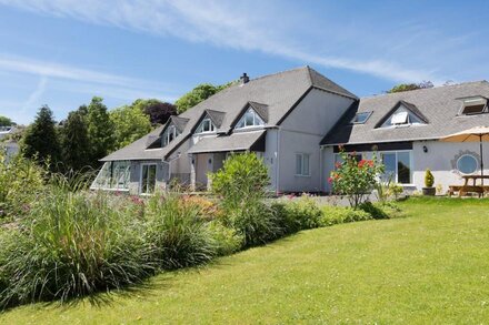 Holiday Cottage with Private Indoor Swimming Pool & Off-Road Car Parking