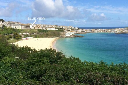 Blue View | St Ives. One bed apartment with car parking and incredible sea views