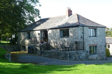 Rural cottage with peaceful countryside views. Close to beautiful wild beaches.