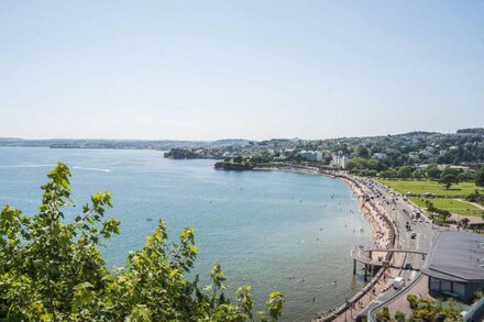 15 Astor House - two bed family apartment with stunning sea views and own balcony