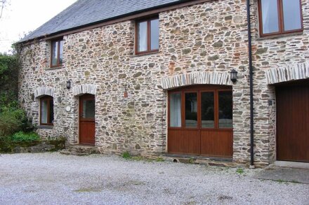 Modern Stone Cottage In Rural Settings, With 1.5 Acres Of Communal Gardens