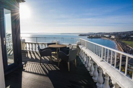 10 Astor House - premier one bed apartment with stunning uninterrupted sea views and large balcony