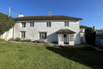 South Devon village cottage, close to beaches and with sunny garden!