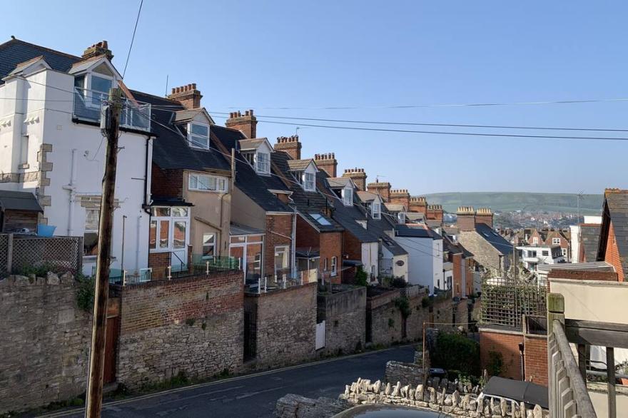 Beautiful Cottage in the heart of Swanage with parking