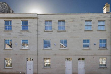 Newly built Georgian-style Mews House offering accomodation for up to 13 in the heart of Bath