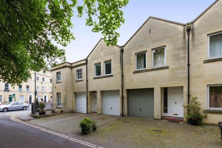 Modern and spacious central mews house for 4 with private parking