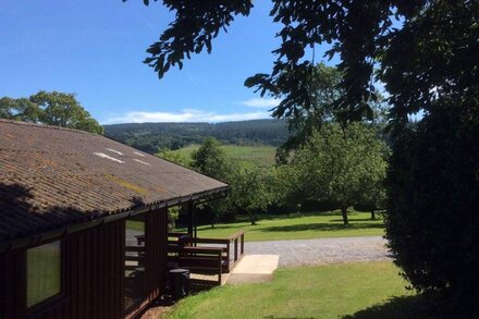 Four star wheelchair accessible Lodge with three bedrooms and two bathrooms, fabulous views yet clos