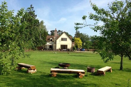 Luxury family friendly oak framed cottage with contemporary interior style