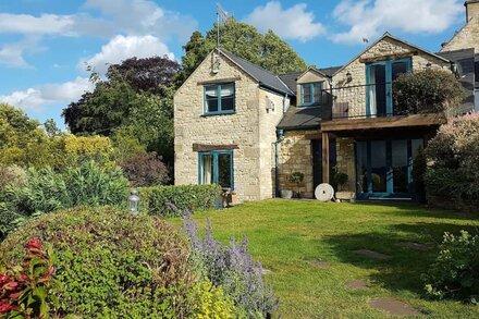 STUNNING VIEWS from Cotswold Cottage, touch of luxury (in AONB)