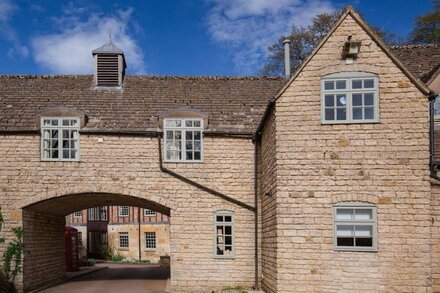 A sudeley castle cottage that sleeps 4 guests  in 2 bedrooms