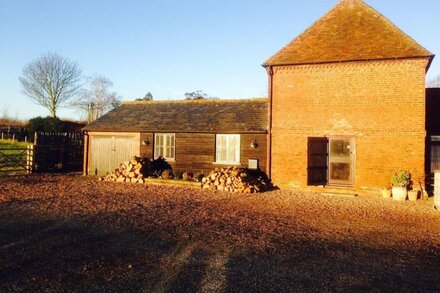 Family Retreat In Kent, All-Weather Pool, Near Seaside