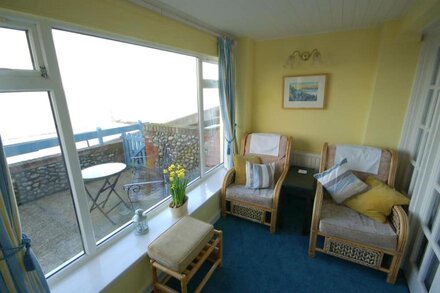 3 The Promenade -  a stunning sea view, just for two! Ground floor apartment that sleeps 2 guests