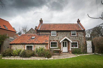 Charming detached flint cottage on village green, 5 minute stroll to beach