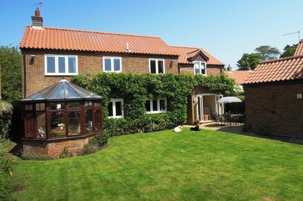 Self-catering Holiday Cottage In Holme Next The Sea, North Norfolk Coast 4-star.