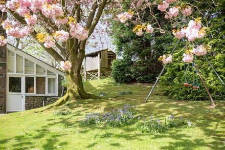 Detached house for 10+ in Grasmere surrounded by spectacular views