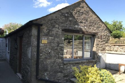 Traditional Lakeland Hideaway Cottage for two, close to the Lakes and Dales