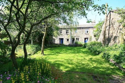 Superb Cottage & Large Garden With River Frontage