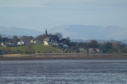 Beachside Cottage Idyllic Situation, Stunning Views Over Morecambe Bay & Lakes.