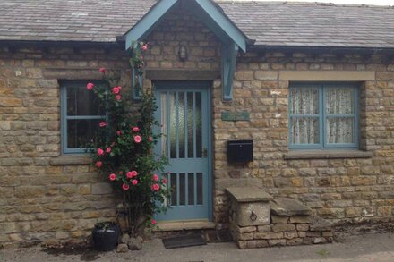 Stone-Built, Cosy Cottage with New Bathroom, Log Burning Stove, Magnificent View