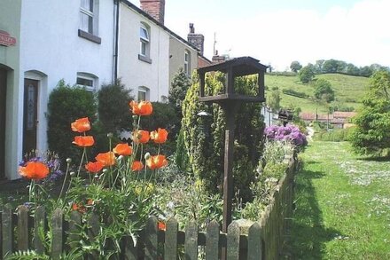 Character Cottage In Amazing Location Of Steam Trains-check NYMR timetable