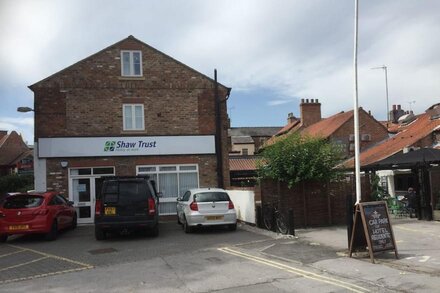 Beverley town centre modern duplex apartment