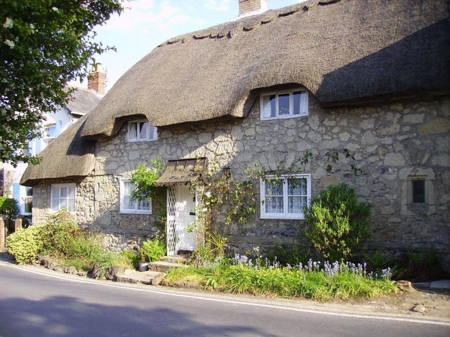 Ye Olde Cottage -  a cottage that sleeps 6 guests  in 3 bedrooms