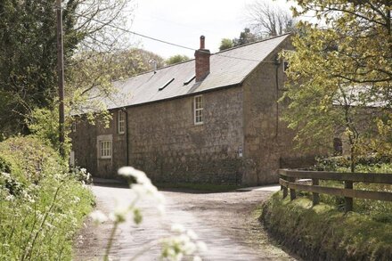 Luxury 5* Gold Award self-catering converted barn in rural setting Isle of Wight